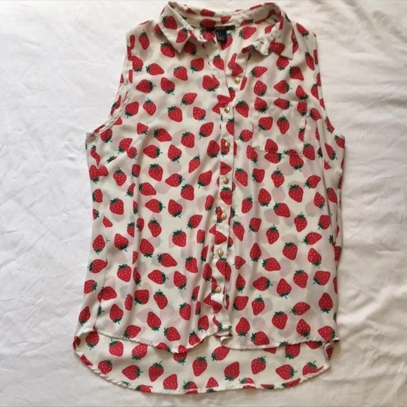 Forever 21 Tops - F21🍓 Sleeveless Button Up